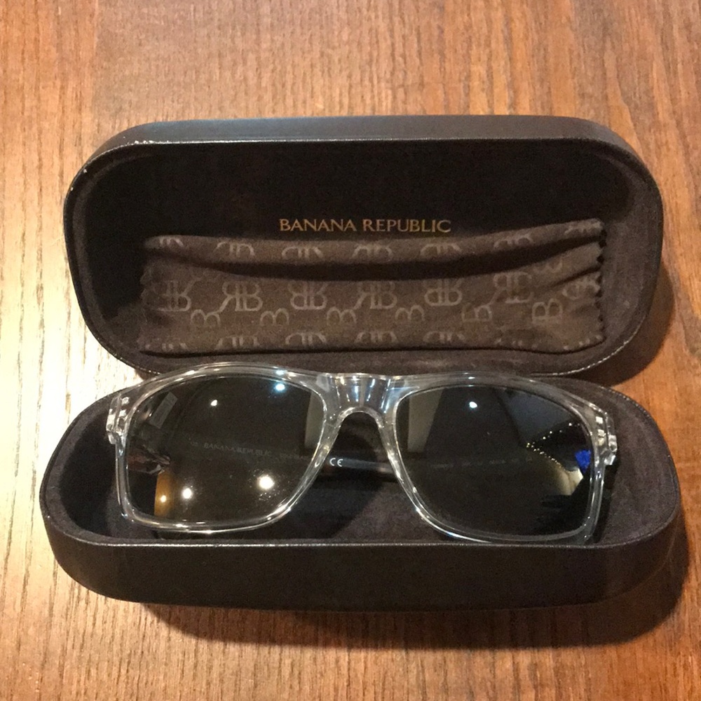 NWOT Banana Republic Men’s sunglasses